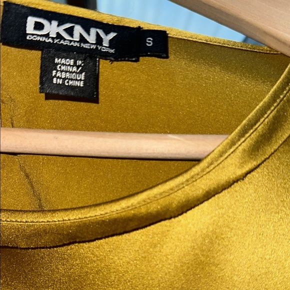 DKNY Donna Karen NY Gold 94% Silk Sheath Midi Dress Short Sleeve Women’s Small - Picture 8 of 16